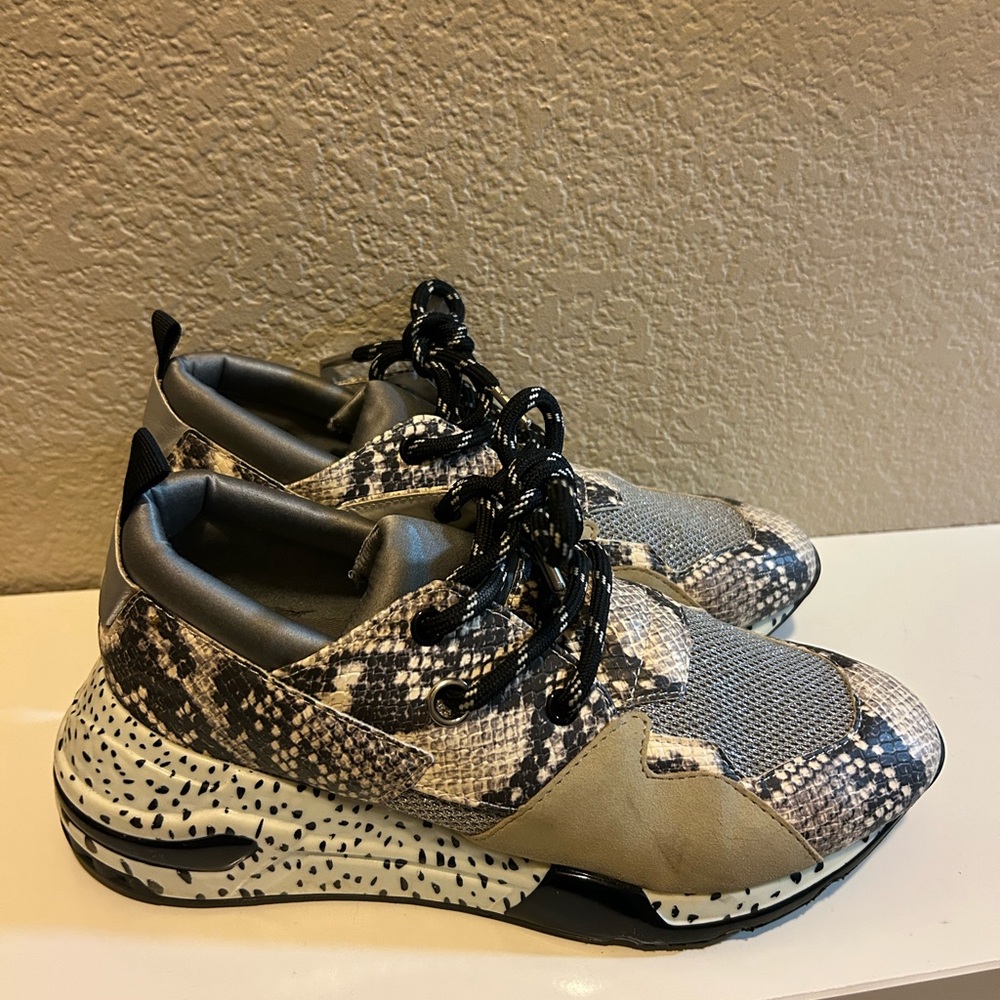 Steve Madden cliff Snakeskin Pattern Sneakers - Black, Gray, Cream sz 8